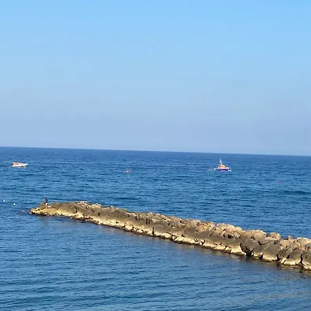 Spacious Air-conditioned Duplex With 270 Degree Sea Views Apartment *