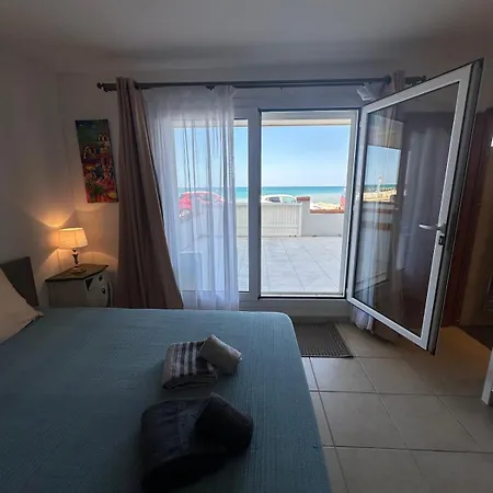 Spacious Air-conditioned Duplex With 270 Degree Sea Views *