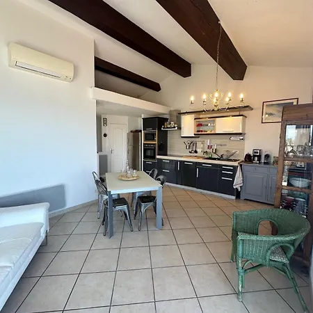 Spacious Air-conditioned Duplex With 270 Degree Sea Views *