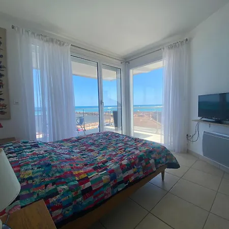 Spacious Air-conditioned Duplex With 270 Degree Sea Views Apartment *