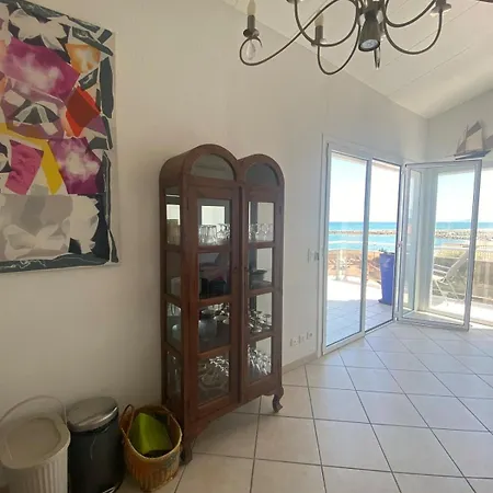 Spacious Air-conditioned Duplex With 270 Degree Sea Views Lejlighed *