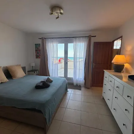 Apartment Spacious Air-conditioned Duplex With 270 Degree Sea Views *