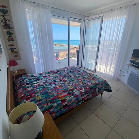 Spacious Air-conditioned Duplex With 270 Degree Sea Views *