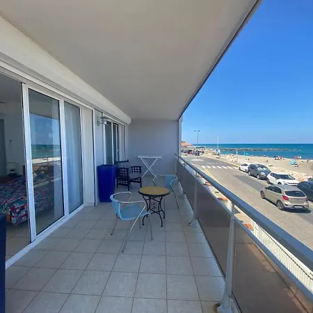 Spacious Air-conditioned Duplex With 270 Degree Sea Views * Sainte-Marie