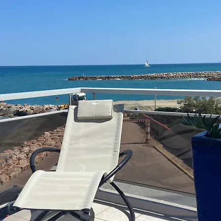 Lejlighed Spacious Air-conditioned Duplex With 270 Degree Sea Views *