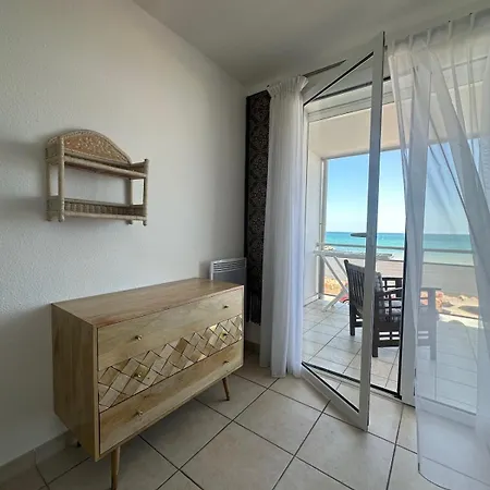 Spacious Air-conditioned Duplex With 270 Degree Sea Views *