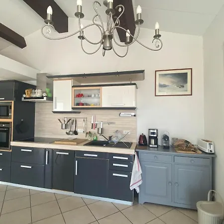 Apartment Spacious Air-conditioned Duplex With 270 Degree Sea Views *